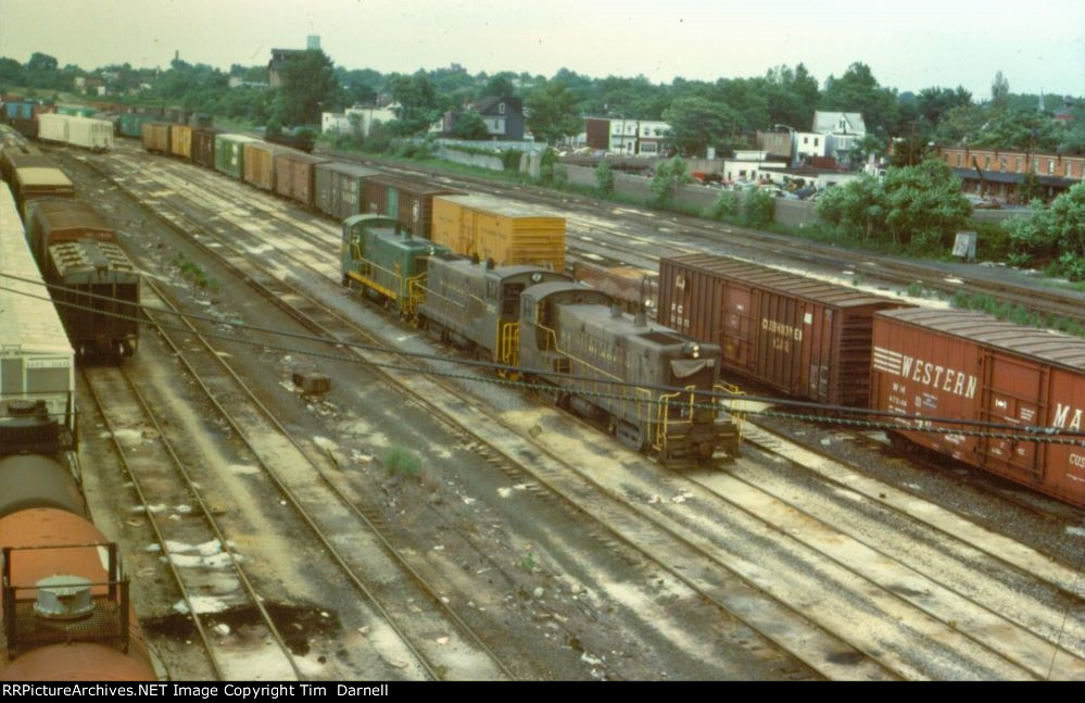 RDG 2707, 2702,2714 working the yard